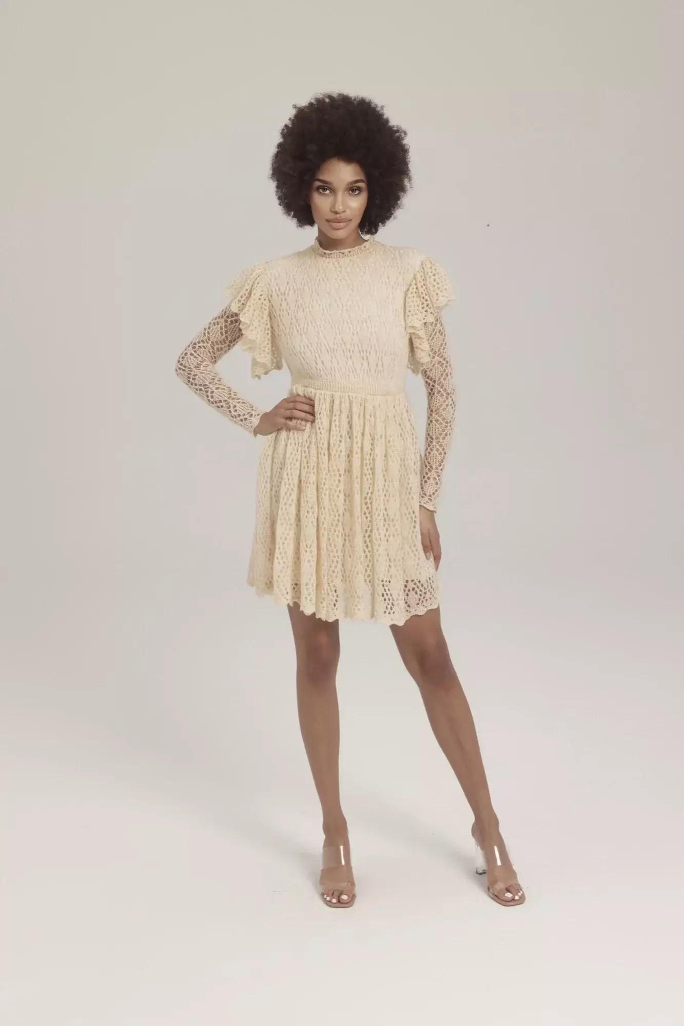Wendy - mini in maglia beige traforata